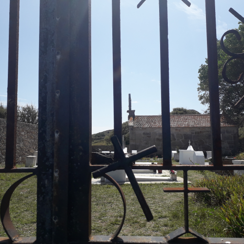 Ons - Cemiterio e igrexa